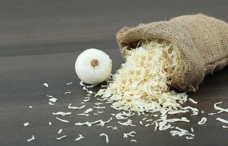 dehydrated-white-onion-flakes.webp